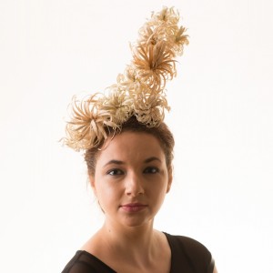 Twisted Thimble 'Catherine Spark' med wooden headpiece